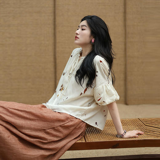 绽放旅行女装345朵/【甜茶系列】铜氨丝印花小衫系带灯笼袖上衣 商品图0