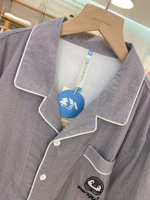 松植屋情侣款口袋小企鹅刺绣双层纱纯棉短袖长裤纱布睡衣套装男女款家居服 商品图5