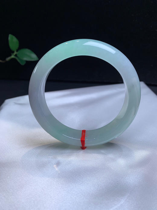 620042，57.8甜绿色手镯，条形厚装大气，底妆均匀干净 商品图2