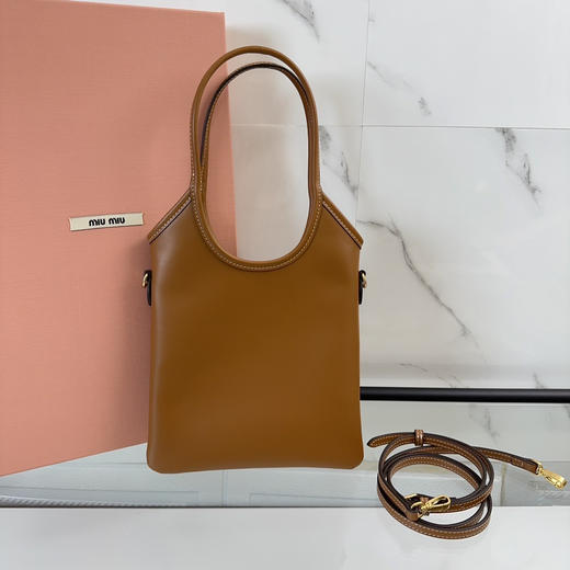 MIU MIU缪缪 Ivy IVY 刻字徽标可调节可拆卸肩带 皮革 单肩斜挎手提包 常规 女款 干邑色迷你（HH） 商品图1