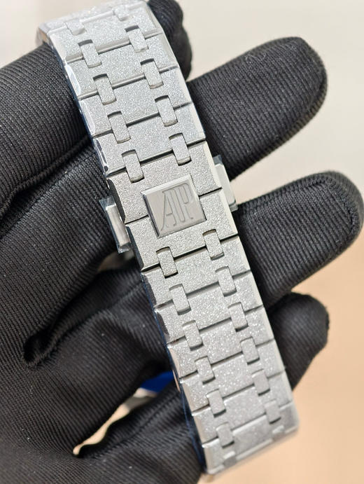 APS皇家橡树26240，霜金款渐变蓝，搭载4401飞返一体机，刻字机芯，顶工艺，至于正品original原版开模的super copy版本 做工精良 打磨精细 每一个细节处都尽显匠心精神❕❕❕ 商品图2