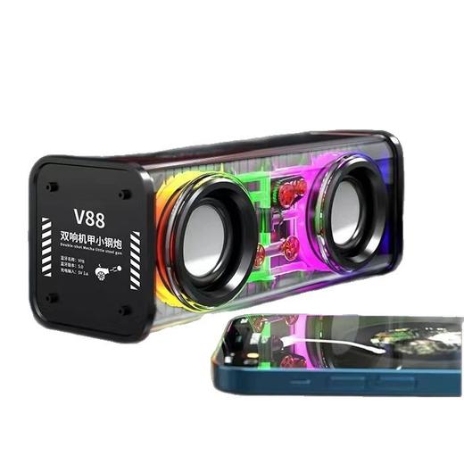 【未来感拉满！】V8 透明机甲小钢炮，双喇叭立体声 + 炫彩呼吸灯，迷你身材爆发震撼低音V8蓝牙音箱 双喇叭透明机甲小钢炮 炫彩大功率低音炮 创意桌面小音响 商品图4