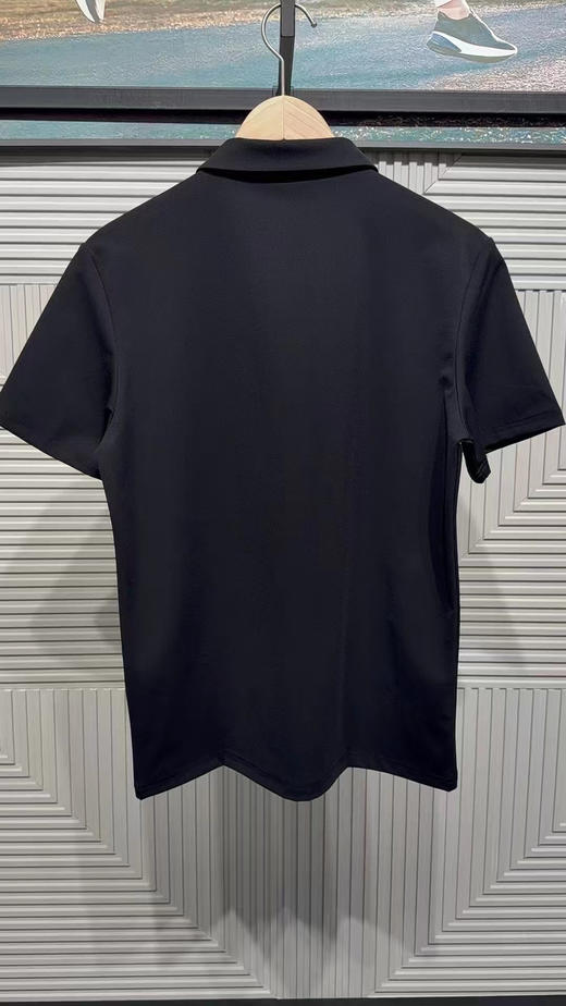 正品比音勒芬25夏季新款轻商务翻领polo衫

科技的面料，专业的加持，透气抗皱，

立体裁剪，修饰身形，商务运动自如切换，

黑，白两色，尺码m-3xl

原价2000➕ 商品图3