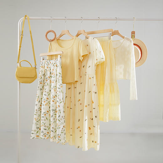 熙世界夏日绝美套装穿搭女抽绳收腰短袖上衣碎花a字半身裙两件套 商品图3