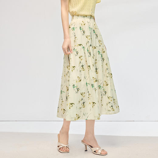 【专属特价】熙世界碎花半身裙女2025夏天新款浪漫清新空气绉感印花a字裙伞裙 商品图4