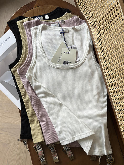 现货 THS-限时 B家 女士 U型领优雅背心 侧边经典格纹带 4色 BY604 商品图5