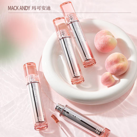 夏日氛围感女神必备！【MACK ANDY--丝绒奶雾唇釉】柔雾哑光的妆效 轻盈干爽的粉霜状 膏体细腻丝滑 显白显气色显年轻 轻松勾画饱满上色 彩色多巴胺6色可选~ 商品图3