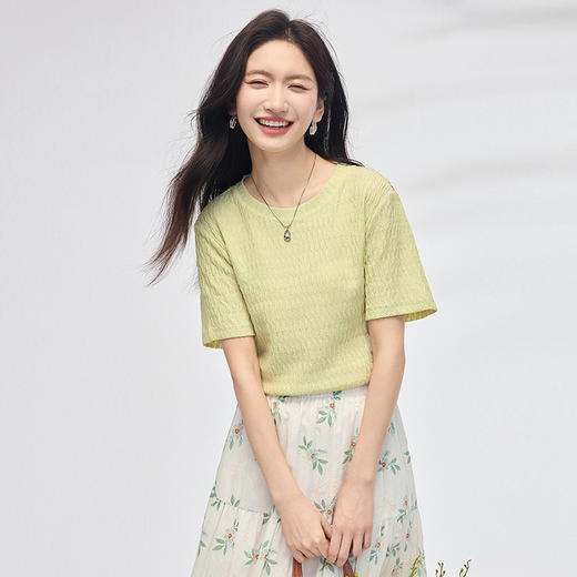 【专属特价】熙世界欧若风圆领正肩T恤女短袖2025夏日新款独特别致肌理感上衣 商品图4
