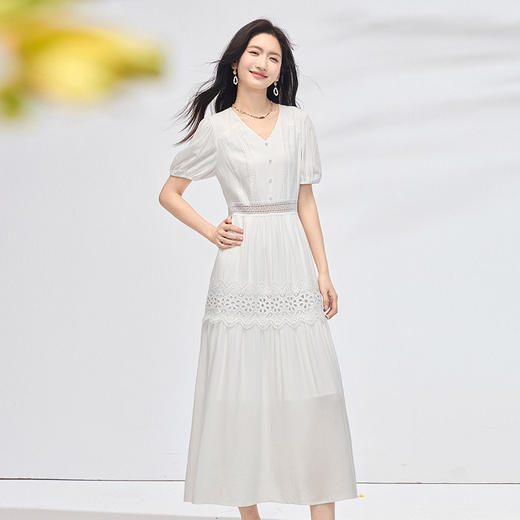 【专属特价】熙世界法式白色连衣裙女2025夏季新款气质高腰绣花泡泡袖V领长裙 商品图4