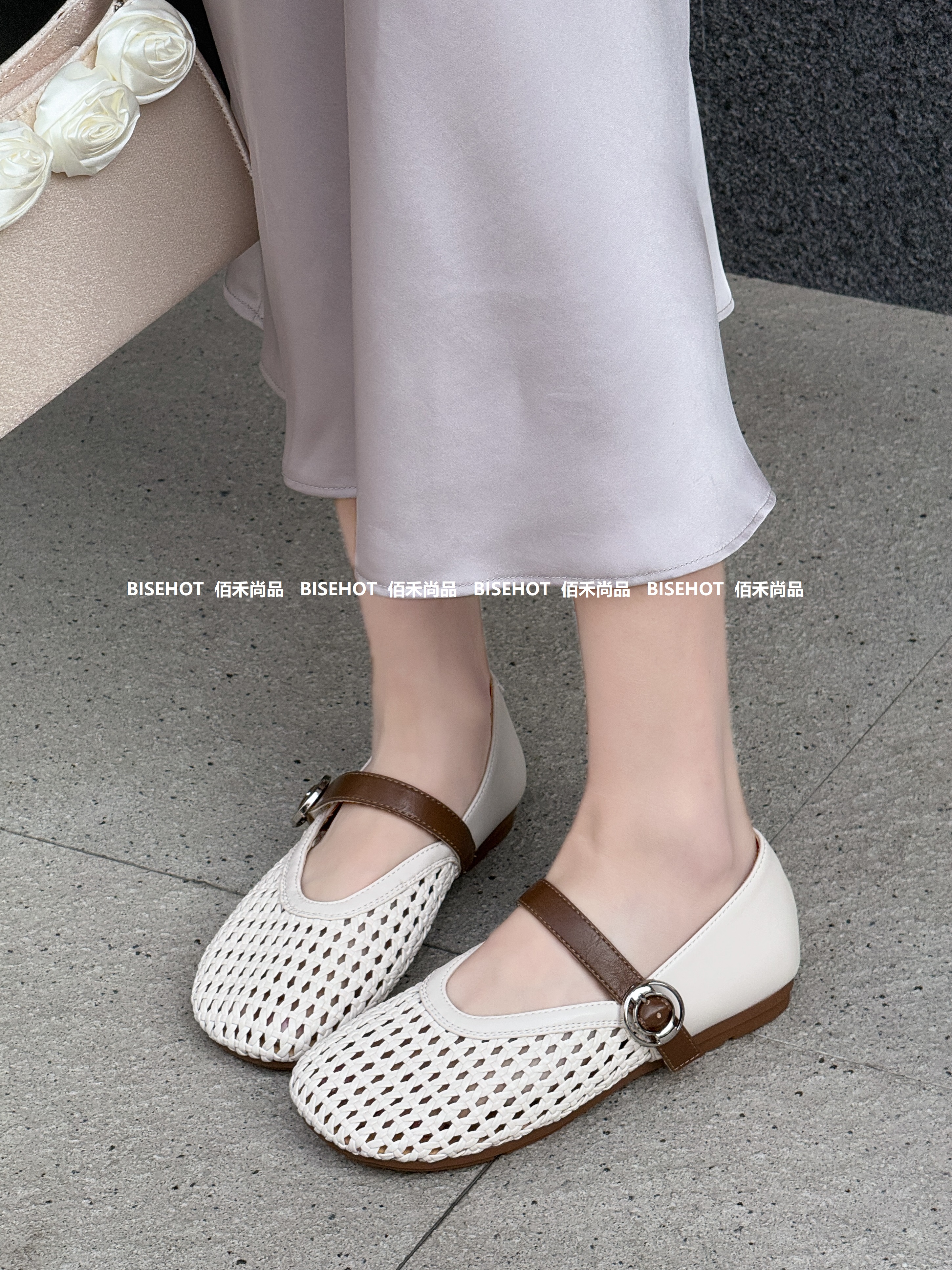 新品平底镂空凉鞋919B52593（W）