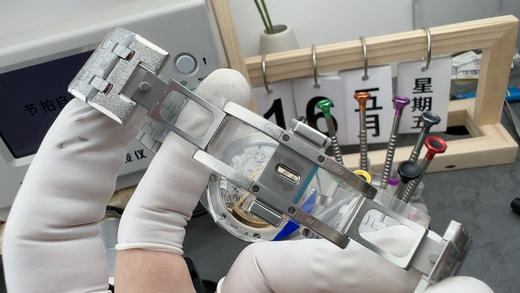 APS皇家橡树26240，霜金款渐变蓝，搭载4401飞返一体机，刻字机芯，顶工艺，至于正品original原版开模的super copy版本 做工精良 打磨精细 每一个细节处都尽显匠心精神❕❕❕ 商品图14