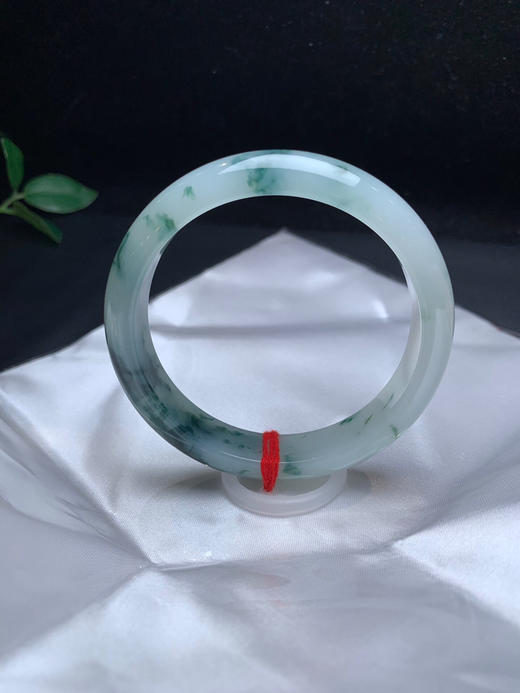 620040，58.5冰飘花手镯，整条油润油润的，底妆清新干净 商品图3