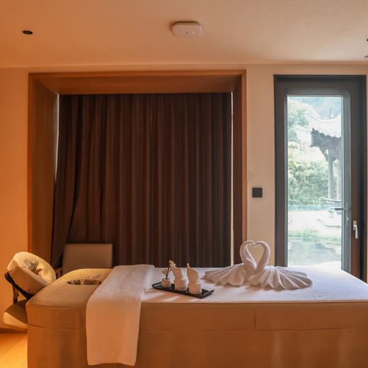 3天2晚【黄山紫阳烟雨度假酒店】周末不加价！含正餐、下午茶、门票/徽墨描金/沉浸式妆造、店内活动、汉服旅拍等，畅享12000㎡大型徽派园林景观酒店建筑群~ 商品图12