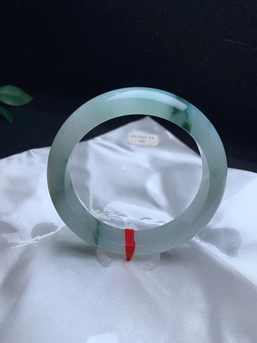 620041，60.2飘花正圈手镯，清爽干净，飘清新蓝花，整体均匀细腻 商品图0