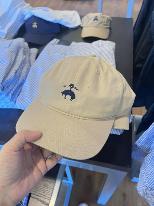 推荐布克兄弟棒球帽！Brookbrothers 男女同款可调节棒球帽🧢 质量版型超好，背后可调节的古铜质地小羊扣，只要¥299直邮到手 商品图9
