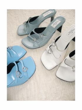 爱心钻扣方头高跟凉鞋