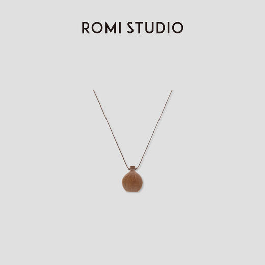 ROMI STUDIO 非金属棉绳项链 天然橡木壶形吊坠项链 RWCRP33122 商品图1