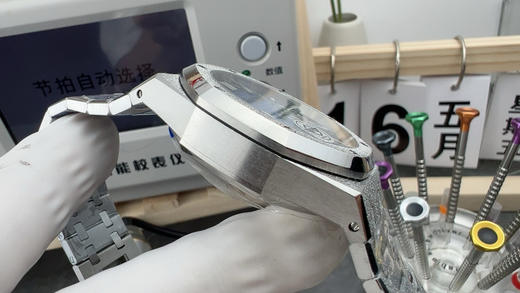 APS皇家橡树26240，霜金款渐变蓝，搭载4401飞返一体机，刻字机芯，顶工艺，至于正品original原版开模的super copy版本 做工精良 打磨精细 每一个细节处都尽显匠心精神❕❕❕ 商品图11