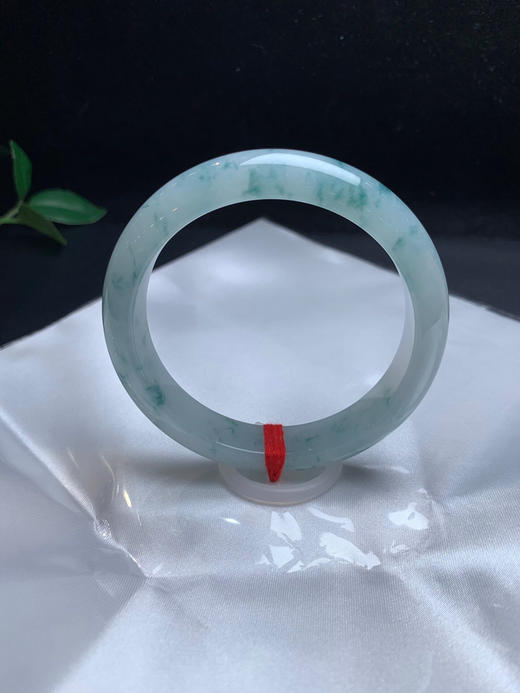 620039，56.8冰飘花手镯，整体清新干净，飘淡雅蓝花，干净清爽 商品图0