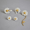 欧美小众设计~白色烤漆小雏菊花朵不对称925银针耳环耳钉耳饰 商品缩略图1