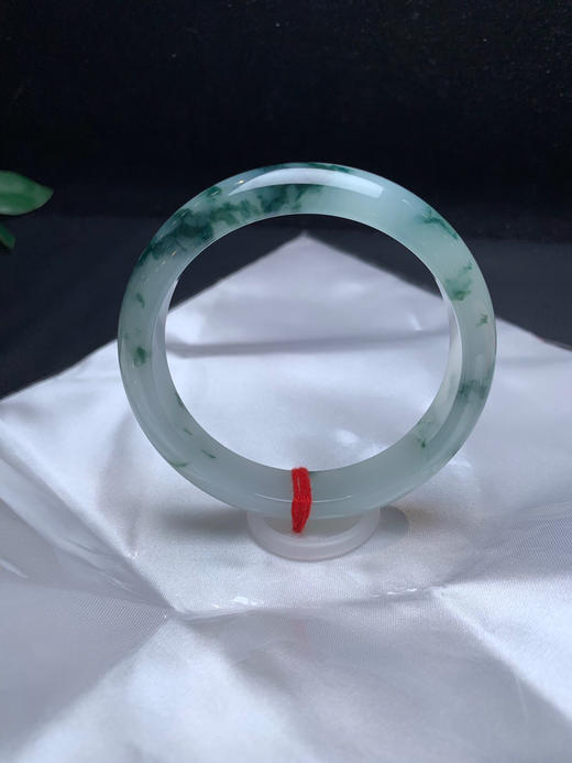 620040，58.5冰飘花手镯，整条油润油润的，底妆清新干净 商品图2