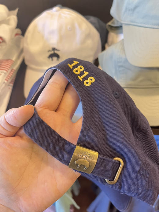 推荐布克兄弟棒球帽！Brookbrothers 男女同款可调节棒球帽🧢 质量版型超好，背后可调节的古铜质地小羊扣，只要¥299直邮到手 商品图8