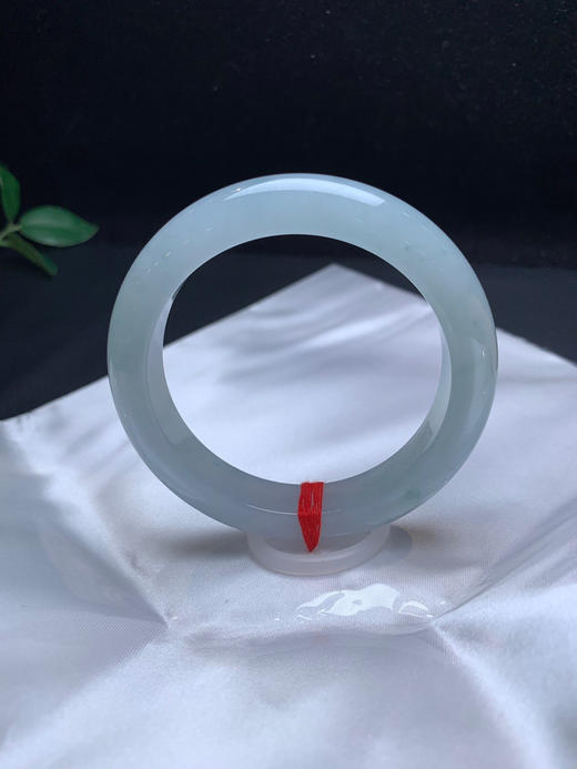 620038，56.5淡晴底手镯，清新干净，清秀，润润的 商品图1