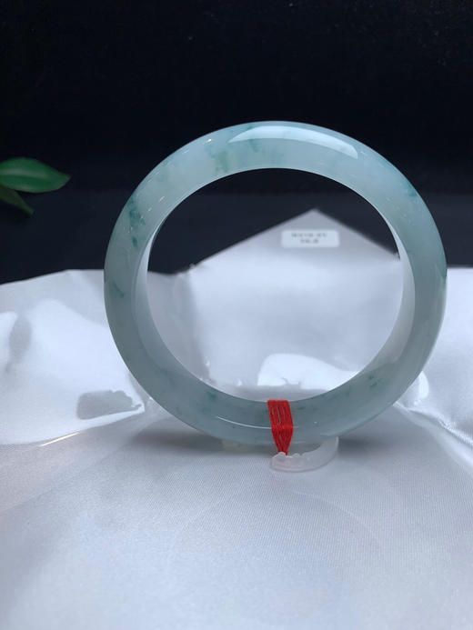 620039，56.8冰飘花手镯，整体清新干净，飘淡雅蓝花，干净清爽 商品图1