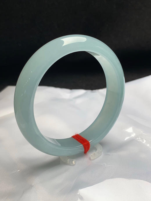 620044，57.6圈口，冰蓝正圈平安镯，蓝水料，静谧天空蓝，冰润有光感，上手有意境 商品图1