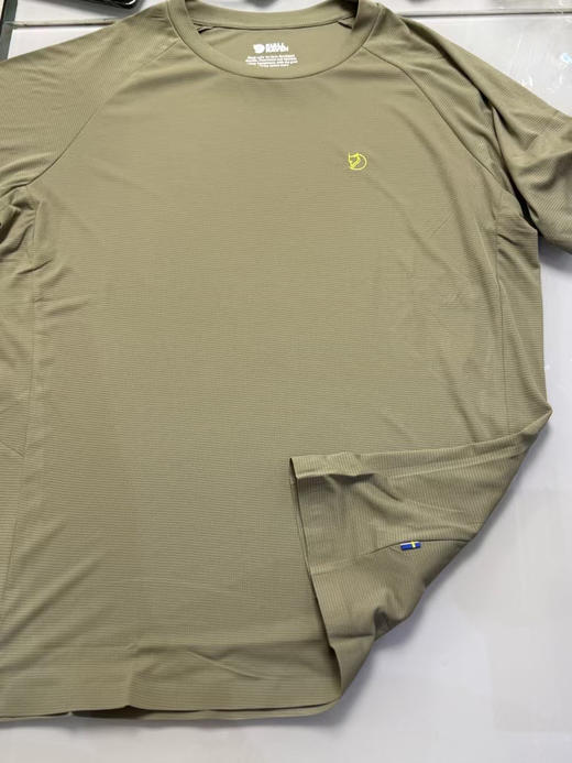 正品北极狐轻量徒步登山速干除臭短袖T恤，原价600多，几乎没有重量，超轻，0感短袖，竹纤维，速干面料，

黑色，灰色，绿色，m-2xl 商品图2