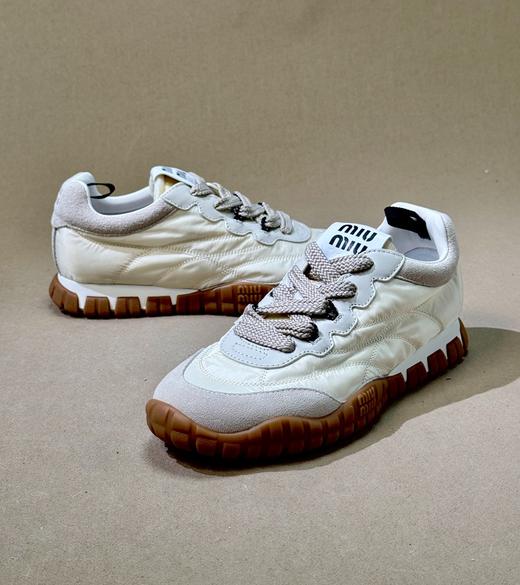 女款绒面织物轮胎休闲鞋017 商品图0