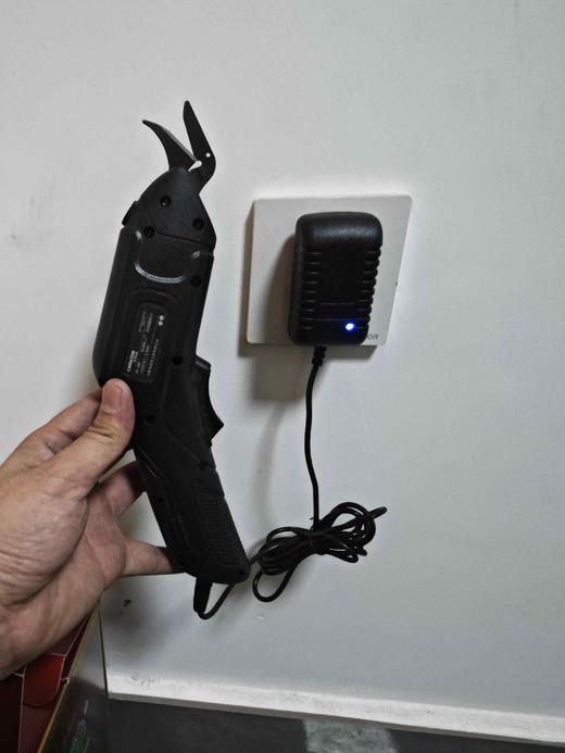 【货号03328】手持式插电剪刀锂电裁布剪插电插电裁布剪刀裁缝剪布刀缝纫切布机 商品图1