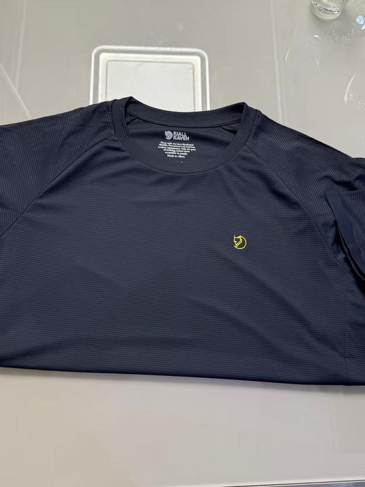 正品北极狐轻量徒步登山速干除臭短袖T恤，原价600多，几乎没有重量，超轻，0感短袖，竹纤维，速干面料，

黑色，灰色，绿色，m-2xl 商品图4