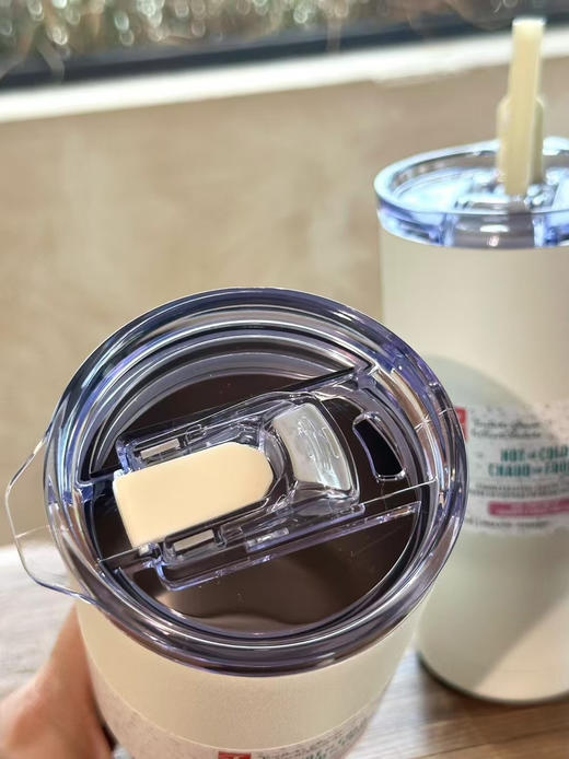 出口外贸加拿大不锈钢大容量车载旅行便携式保冷保温杯（吸管直饮两用）两款都是出口到加拿大的，品质绝绝子磨砂手感～
蓝色1020ml，白色700ml 商品图10