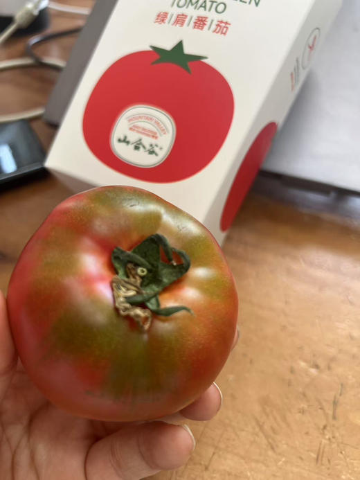 【绿肩番茄】集合了铁皮柿子、普罗旺斯番茄的所有优点！薄皮，沙瓤，绿籽，软心，爆汁！番茄味浓烈，狂野，高甜，低酸！皮脆爆汁「绿肩西红柿🍊」一口一个，噗呲爆汁！1斤/盒，一组两盒 商品图2