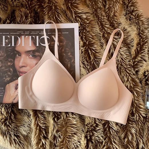 【2025黑科技果冻条上线】🔥小胸必入的抗菌无痕内衣！聚拢显大不空杯，托举收副乳防下垂，机洗百次依旧零感支撑💎健康舒适美一整天✨日本无痕内衣 抗菌小胸聚拢显大 新款果冻条 上托收副乳防下垂文胸 商品图6
