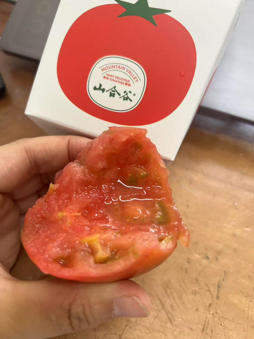 【绿肩番茄】集合了铁皮柿子、普罗旺斯番茄的所有优点！薄皮，沙瓤，绿籽，软心，爆汁！番茄味浓烈，狂野，高甜，低酸！皮脆爆汁「绿肩西红柿🍊」一口一个，噗呲爆汁！1斤/盒，一组两盒 商品图1