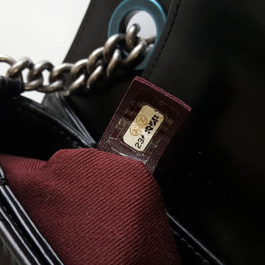 【95新】CHANEL香奈儿黑银油蜡皮孟买链条包单肩包180525AI03 现售价：15000 商品图11