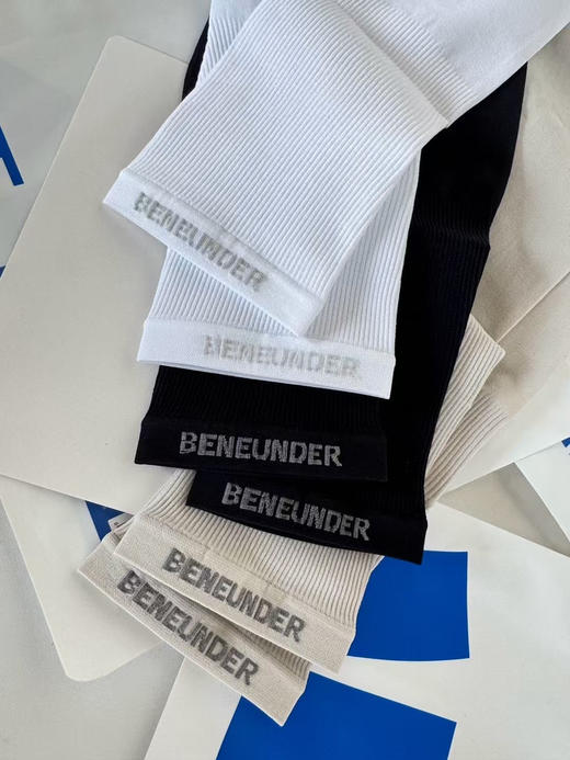 正品蕉下冰袖，全部原包装带码带吊牌
库存仅此一批1000对
男女士情侣款均码
颜色：黑色白色灰色 商品图2