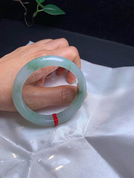 620047，53.2飘绿正圈手镯，种老、底妆细腻干净，润润的 商品图5