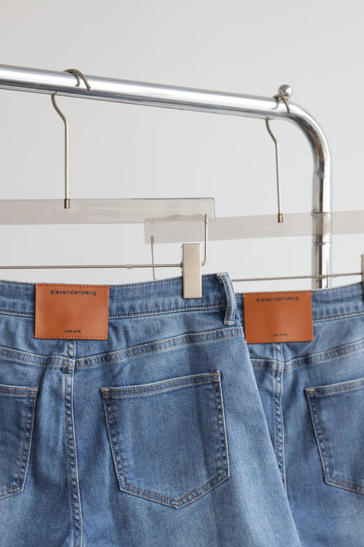 鸭梨山大 夏新款口袋铆钉皮标 女款弹力牛仔短裤 DK367 商品图6