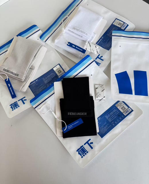 正品蕉下冰袖，全部原包装带码带吊牌
库存仅此一批1000对
男女士情侣款均码
颜色：黑色白色灰色 商品图0