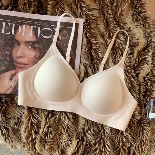 【2025黑科技果冻条上线】🔥小胸必入的抗菌无痕内衣！聚拢显大不空杯，托举收副乳防下垂，机洗百次依旧零感支撑💎健康舒适美一整天✨日本无痕内衣 抗菌小胸聚拢显大 新款果冻条 上托收副乳防下垂文胸 商品图5