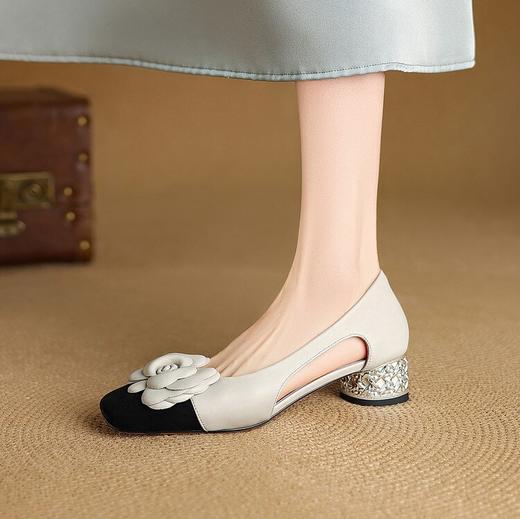 【预售5天】时尚法式小香风拼色花朵粗跟包头凉鞋女夏季新款方头中跟镂空浅口单鞋NJMK&K1617 商品图3