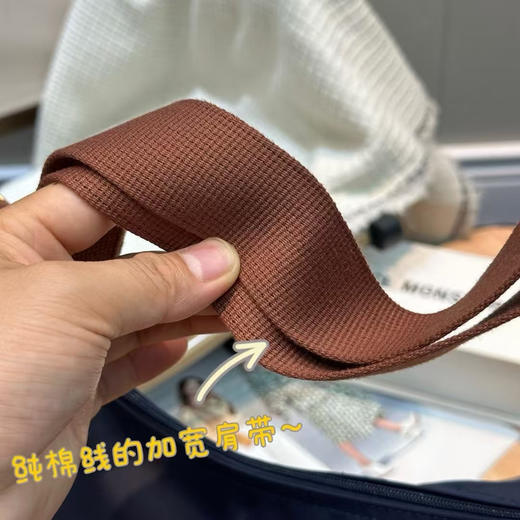 福利捡漏外贸尾单｜Longchamp/L 龙骧 Le Pliage 28 HOBO王菲同款尼龙复古邮差包单肩手提包
尺寸容量：
尺寸：35cm×27.5cm×13cm
三个色 商品图9