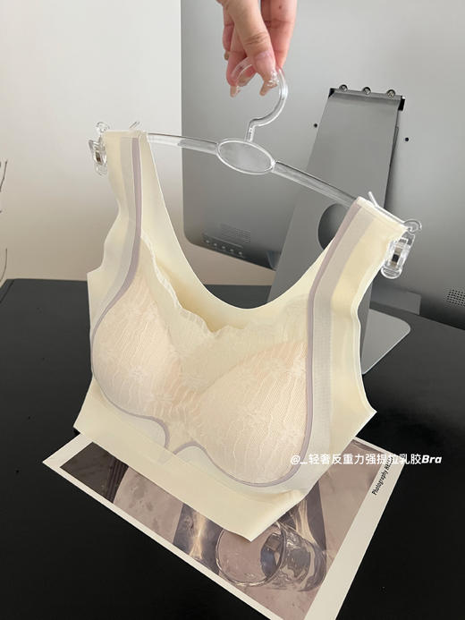 【200斤也能轻松驾驭💃】0压感无痕大码文胸🔥聚拢上托+收背塑型，蕾丝优雅还超舒适！新款大码背心文胸 200斤无痕软提拉蕾丝内衣 女聚拢上托防外扩胸罩 商品图6