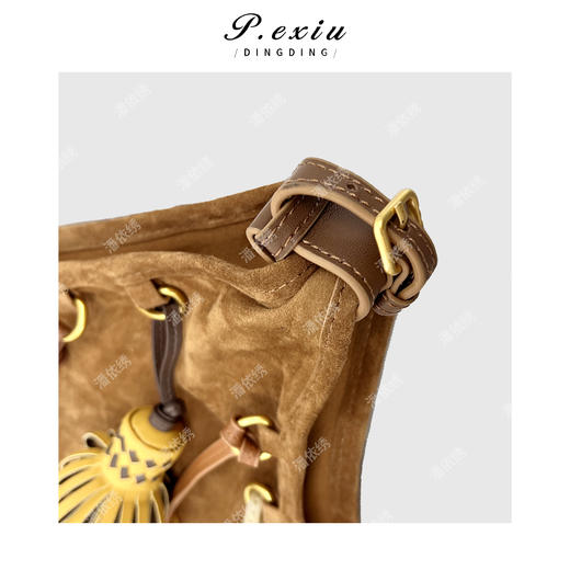 04-5潘依绣丁丁宠粉羊皮绒面挂饰装饰手提包流苏腋下包 ZC6613 商品图1