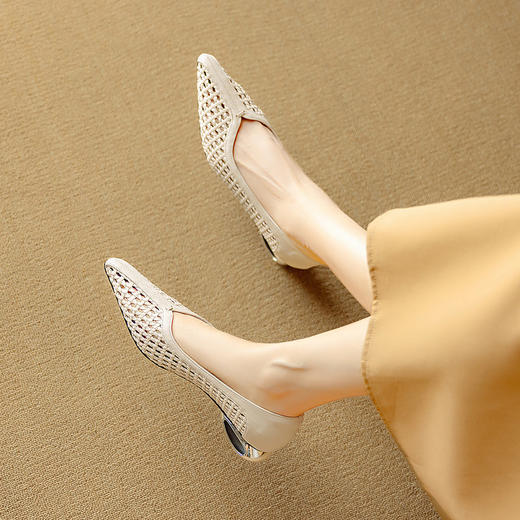 【预售5天】法式镂空编织浅口单鞋女新款夏真皮尖头凉鞋低跟小皮鞋DB&M6360 商品图0