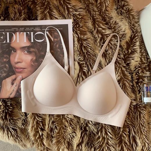 【2025黑科技果冻条上线】🔥小胸必入的抗菌无痕内衣！聚拢显大不空杯，托举收副乳防下垂，机洗百次依旧零感支撑💎健康舒适美一整天✨日本无痕内衣 抗菌小胸聚拢显大 新款果冻条 上托收副乳防下垂文胸 商品图7