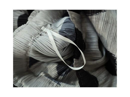 直发 柜上1800+三宅 气质波点半身裙中长款 褶皱花苞裙 商品图5